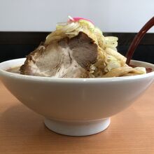 横から見たらこんなに山盛り