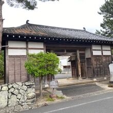 門の様子です。