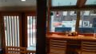 サラリーマンにつられて立食いそば風椅子