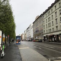 ホテルの前の通り