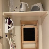 クローゼット3箇所有、アイロンや金庫もあります