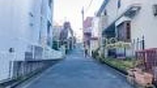 上はちょっとした階段になっています。