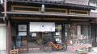 お茶付きで三味線体験が出来ます