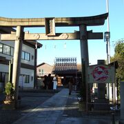 鶴見川近くの神社