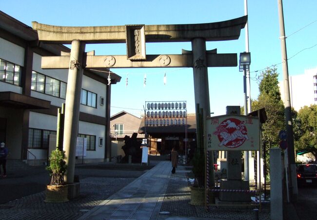 鶴見川近くの神社