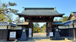 上杉家１４代の上杉茂憲伯爵邸は米沢牛の食べれるレストランになっています