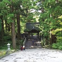 参道と神門