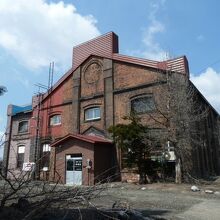 レンガ造りの風堂々たる姿は圧巻！