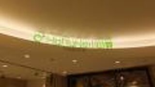 小田原駅前の地下街。産直農産品もあり。