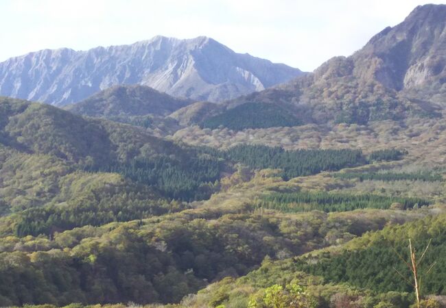 雄大な名峰大山の南壁、烏が山を眺める絶景スポット