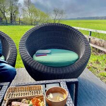 朝ごはんは、お部屋にお弁当が届きます。暖かくて美味