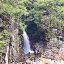 虹見橋側からの虹見の滝