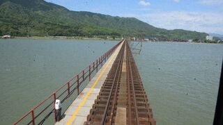 素朴だが風光明媚で温もりのある地方鉄道