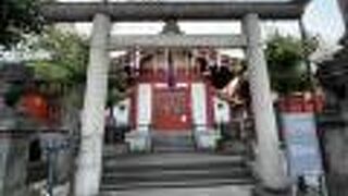 祭礼の際に小舟町の御仮屋へ神輿を渡御するのでこの名まえです