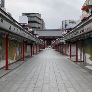 浅草寺の参道！浅草寺と雷門をまっすぐつなぎます