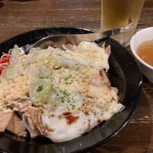 チャーシューエッグ丼です。