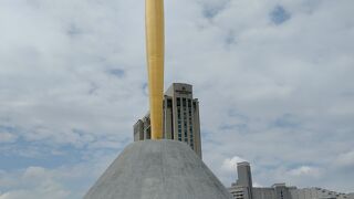 青海・お台場・有明の臨海副都心の遊歩道の公園では様々なイベントが行われ見ごたえあるモニュメントも点在しています。