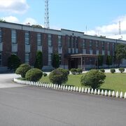 旧海軍機関学校の大講堂の一角に讃えられた初代舞鶴鎮守府長官・東郷平八郎元帥の軍人魂