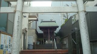 石上会館横の石上神社