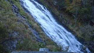 力強く、かつ優雅な水の流れ