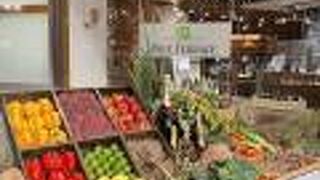 宮崎牛のローストビーフと鶏炭火焼はお代わり