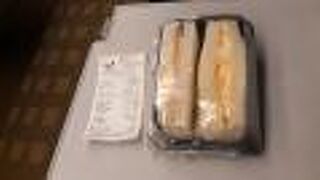 2022年５月８日現在、ハム・玉子サンドは450円に値上がりしました