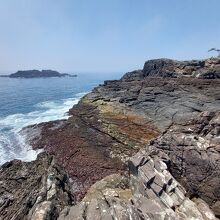 黒色粘板岩のなだらかな平場