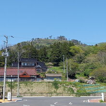 浦の浜からの亀山