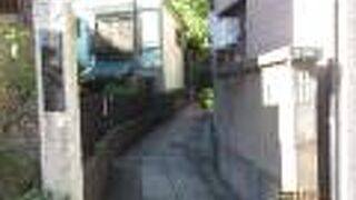 少し奥に入ります