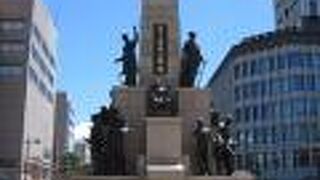 鹿児島駅前のランドマークになっています。