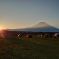 友人家族とキャンプ、朝の富士山は雄大でした