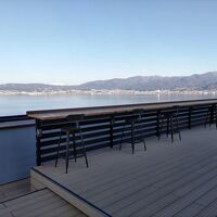 ホテル最上階は展望デッキになっていて諏訪湖が一望できる