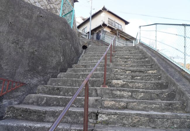 見るだけでも怖い恐怖の階段です