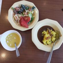 サラダバー、スープバー