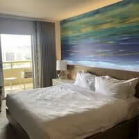 爽やかな色合いの客室