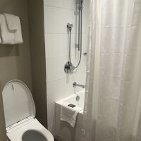 湯船は深め　トイレはウォシュレット