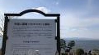 様々な国や宗派の墓地が集まる