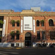 サンテルモ地区にあるモダンアートの美術館。ドレゴ広場の一本南の通り沿いにあります