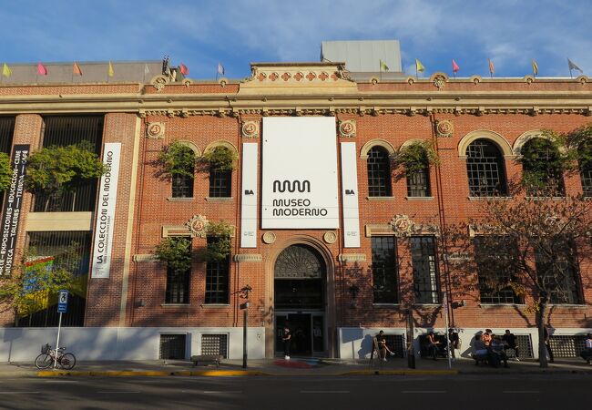 サンテルモ地区にあるモダンアートの美術館。ドレゴ広場の一本南の通り沿いにあります
