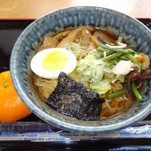 昼食の一例・醤油ラーメン