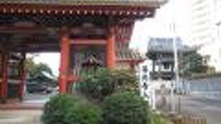 山門も立派です