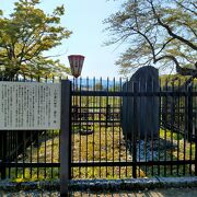 上杉神社の境内の高台にある御祭神の一人謙信公の遺骸を納めていた御堂跡