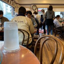 ランチ時でしたので混雑していました。
