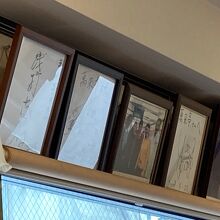 芸能人のサインがたくさん飾られていました。浅野忠信さんです。