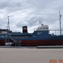 手前が広場です。