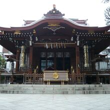 大鳥神社の本社殿です。建物の風格に、伝統を感じています。