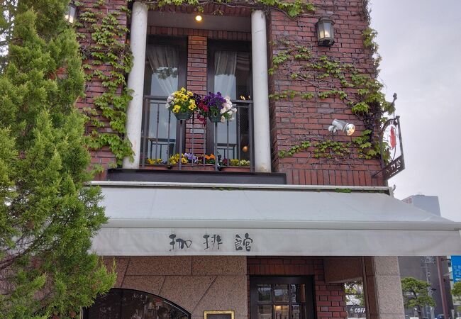 京橋川沿いにあって雰囲気が良い喫茶店