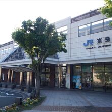 こじんまりとして小奇麗なＪＲ東舞鶴駅