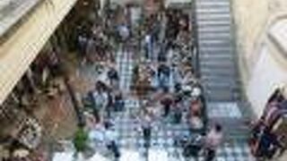 アンティークショップが並んでいます。古き良きブエノスアイレスらしい雰囲気が味わえるエリア