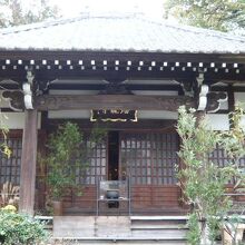 目黒の蟠竜寺の本殿です。江戸時代初期から続く寺院です。